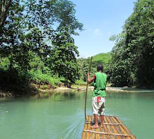 Blick auf Floß und Great River