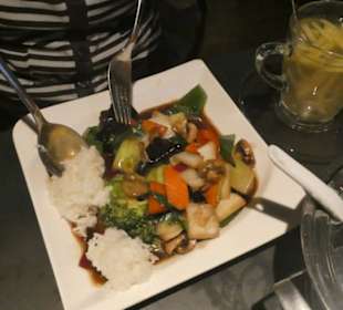 Zum Abendessen im Look & Feel Grill Restaurant