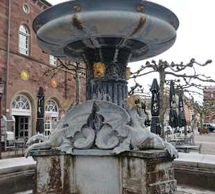 Der Pfeifferbrunnen in Rastatt,vor der Fruchthalle