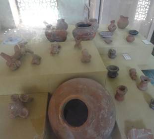 Alte Krüge und Gefäße