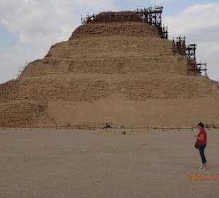 Nekropole von Sakkara mit Djoser- und Gizeh-Pyramiden