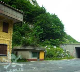 Hier geht es den Tunnel rein ca. 2KM