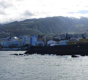 Blick von der Hafenmole auf Puerto de la Cruz