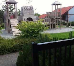 Spielplatz vor dem Haus