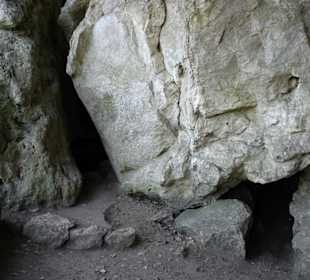 Hier muss man durch nach der großen Höhle durch!