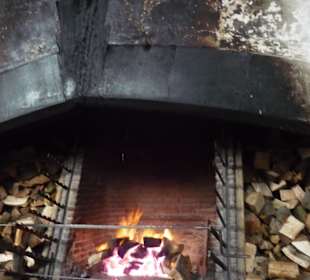 Hampton Court Palace - großer Kamin in der Küche