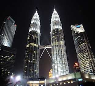 Petronas Towers bei Nacht