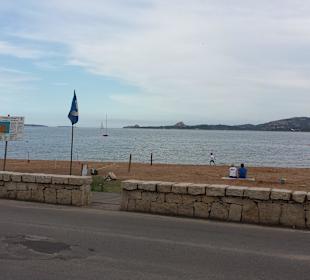 Strand vor dem Hotel