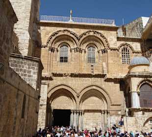 Wejście do Bazyliki Grobu Pańskiego
