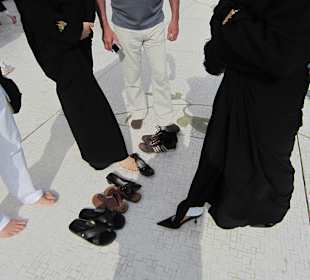 Schuhe müssen ausgezogen werden