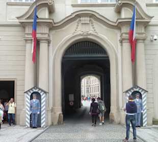 Wachen auf dem Hradschin