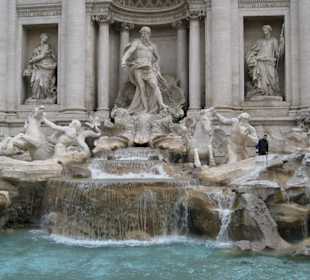 Arbeiter auf dem Trevibrunnen