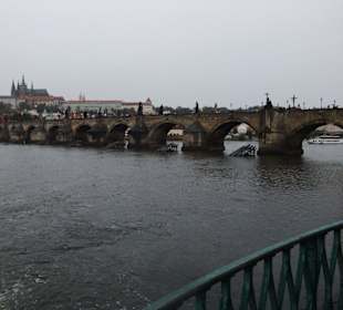 Karlsbrücke mit Burg