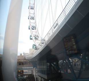 Singapur Flyer, bei Nacht am schönsten.