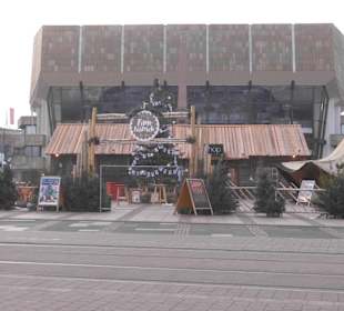 Die Finnen beim Gewandhaus.