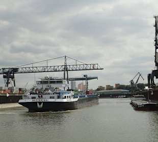 Große Kölner Hafenrundfahrt