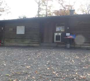 Pause bei der Dr.-Krahmer-Hütte (Schwedenschanze)