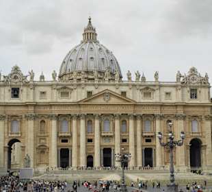 Eingangsbereich vom Petersplatz aus