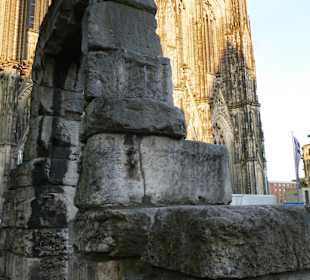 Römischer Bogen Domplatte