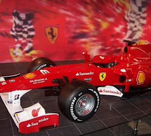 F1-Wagen im Eingangsbereich