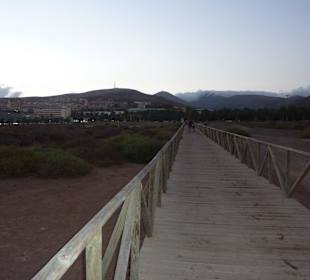 Vom Strand Richtung Hotels und Einkaufsmeile