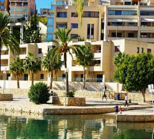 Hafenufer mit Wasserzulauf