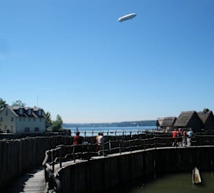 Pfahlbauten mit Zeppelin NT