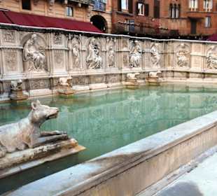 Brunnen "Fonte Gaia" 
