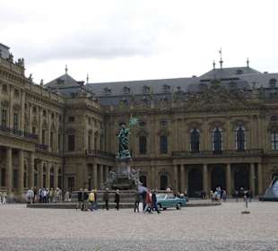 Vorplatz und Eingang der Residenz