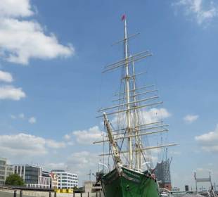Blick von den Landungsbrücken zur Rickmer Rickmers