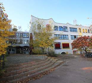 Hundertwasserschule Außenansicht