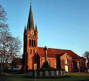 Ansichtvon SW und Kriegerdenkmal