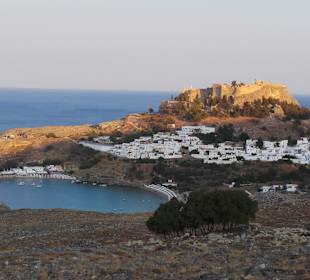 Von der Strasse aus auf LIndos