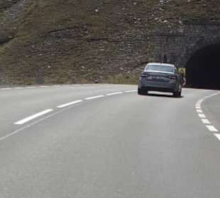 Links kann man Parken viel Schnee im August