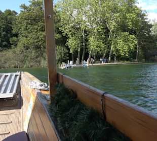 Schifffahrt zur Roseninsel