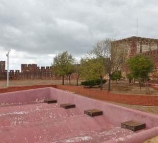 Bei der Besichtigung des Castelo dos Mouros