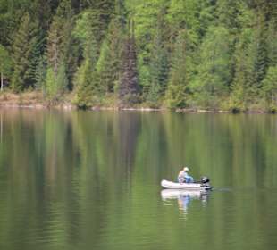 ...einsamer Ruderer zieht seine Bahnen