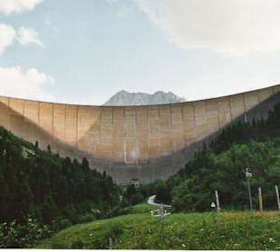 Lächelnde Staumauer
