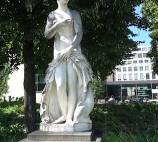 Statuen am Schlossplatz