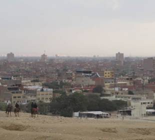 Blick auf Kairo von den Pyramiden