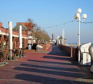 Spaziergang über die Südstrandpromenade