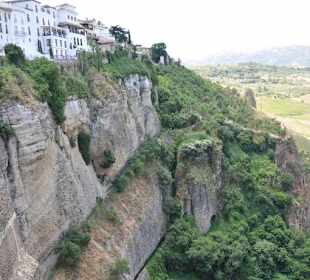 Puente Nuevo-Blick von der Brücke in die Schlucht 
