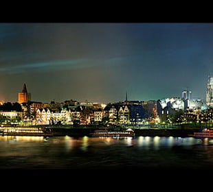 Kölner Dom und Altstadt Panoramaaufnahme bei Nacht