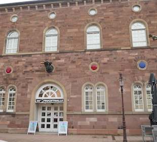 Bei der Städtischen Galerie Fruchthalle Rastatt