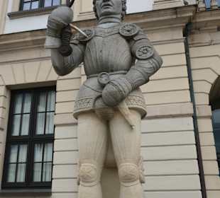 Der Magdeburger Roland von 2005 beim Alten Rathaus