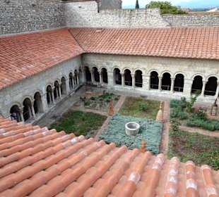 Blick auf den Kreuzgang der Kathedrale von Elne