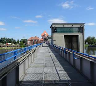 Blick auf die Wehrbrücke