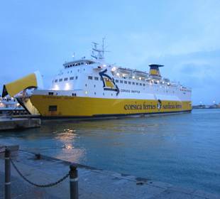 Fähre Sardinien  Hafen Livorno