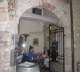 Kellergewölbe-Restaurant - Eingang