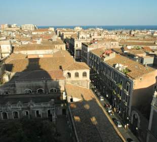 Ganz hinten das Meer